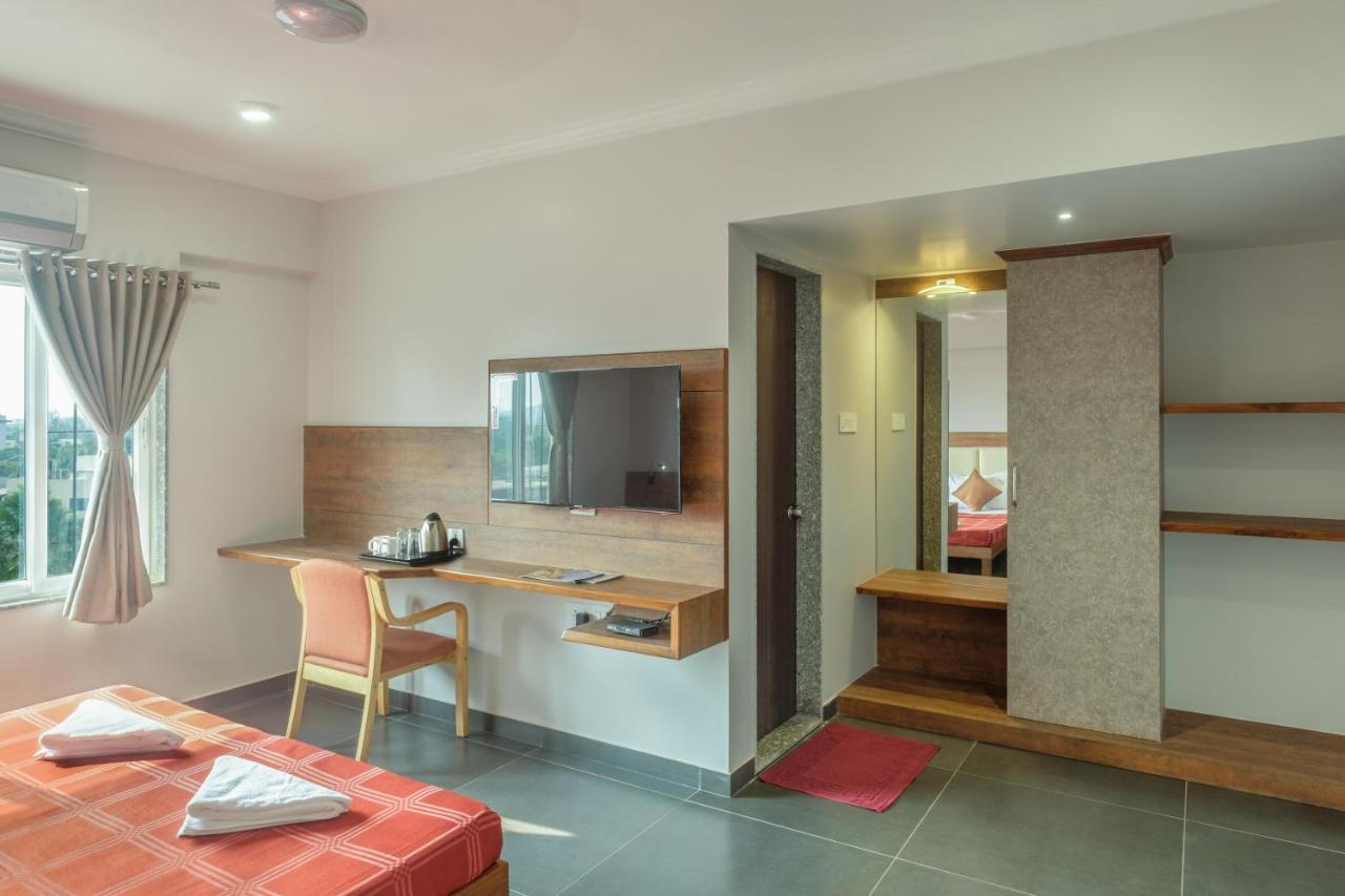 Hotel Opal Kolhapur Buitenkant foto