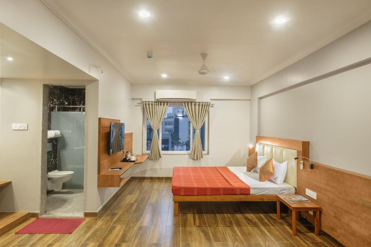 Hotel Opal Kolhapur Buitenkant foto