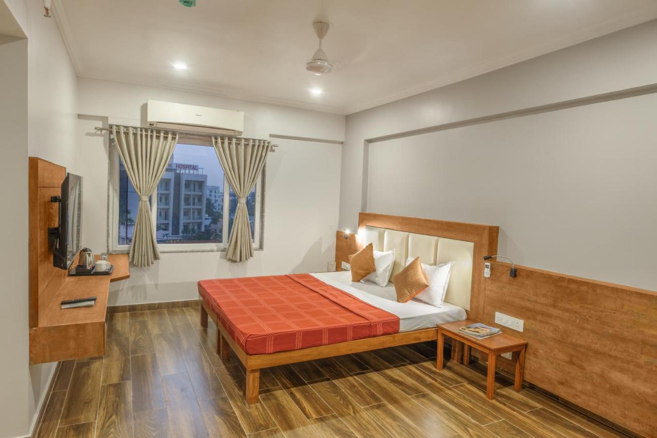 Hotel Opal Kolhapur Buitenkant foto