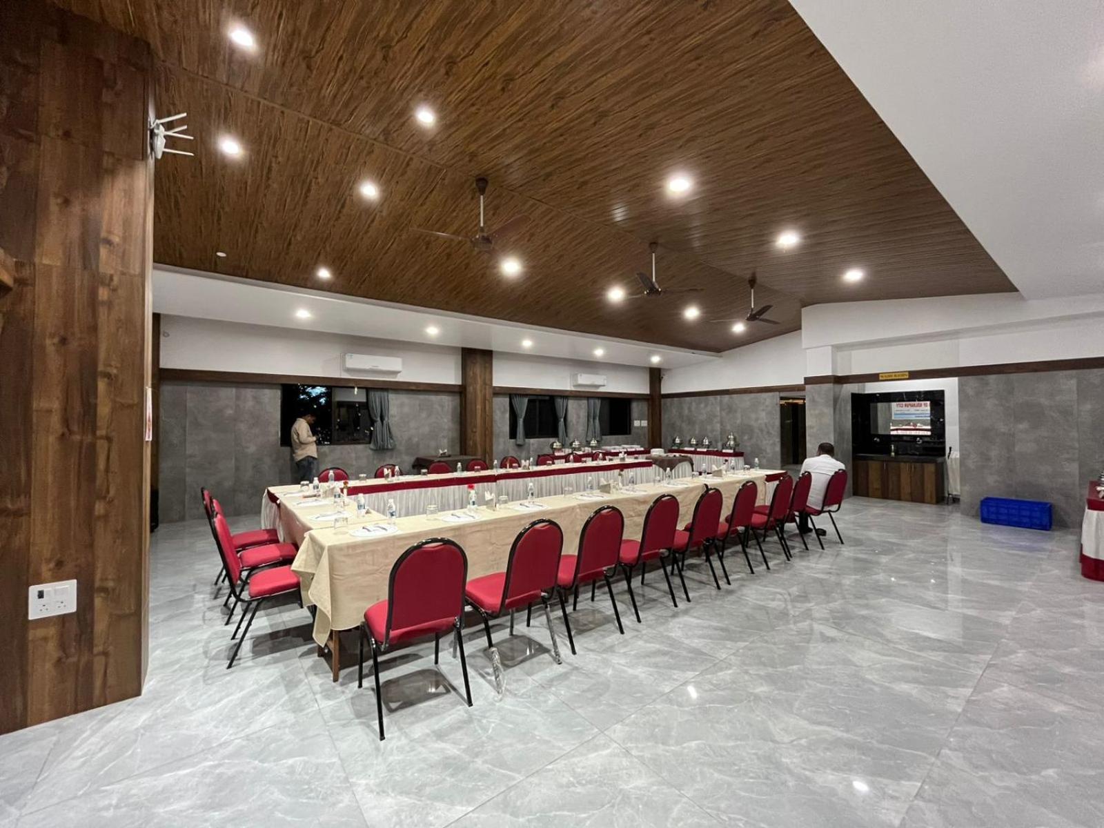 Hotel Opal Kolhapur Buitenkant foto